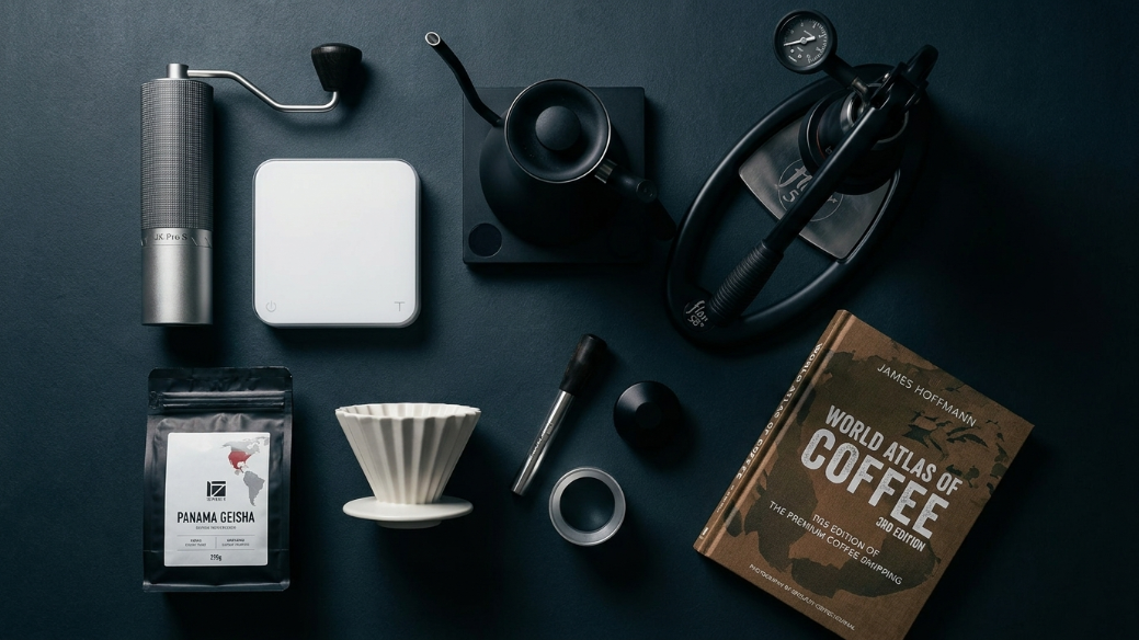 Best coffee gifts for coffee snobs showing 1Zpresso JX-Pro grinder Acaia Pearl scale Fellow Stagg kettle Flair lever machine Panama Geisha beans Origami dripper WDT tool and James Hoffmann book as definitive gifts serious coffee drinkers actually want